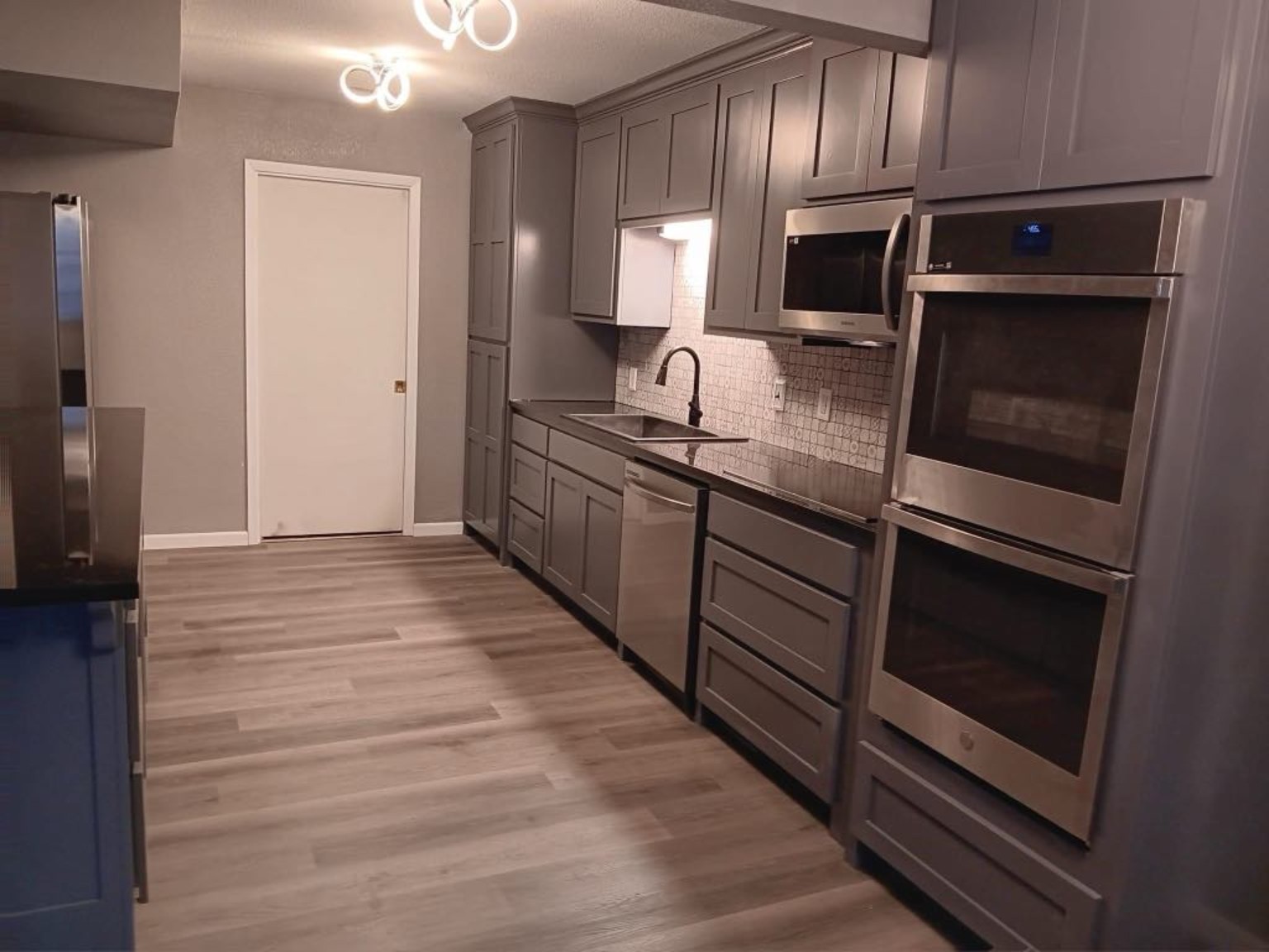 Completed dark cabinet kitchen remodel